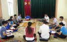 Đồng chí Phạm Quang Tuấn – Phó Chủ tịch UBND huyện dự sinh hoạt Chi bộ tại Bản Cum, xã Trung Tiến