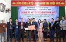 Sở văn hóa, Thể thao và Du lịch Thanh Hóa trao hỗ trợ kinh phí và vật liệu xây dựng đường liên Tiểu khu km 22 xã Trung Tiến